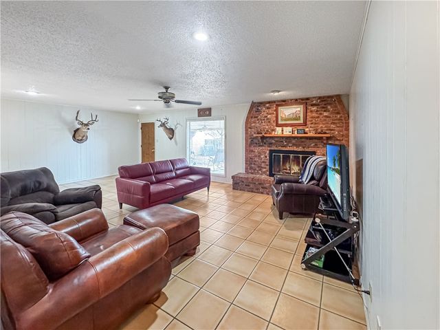 1600 Fairdale St, Alice, TX 78332