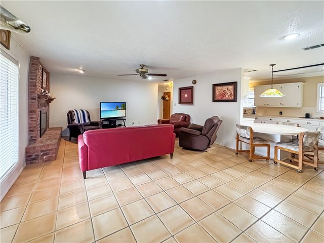 1600 Fairdale St, Alice, TX 78332