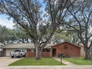 1600 Fairdale St, Alice, TX 78332