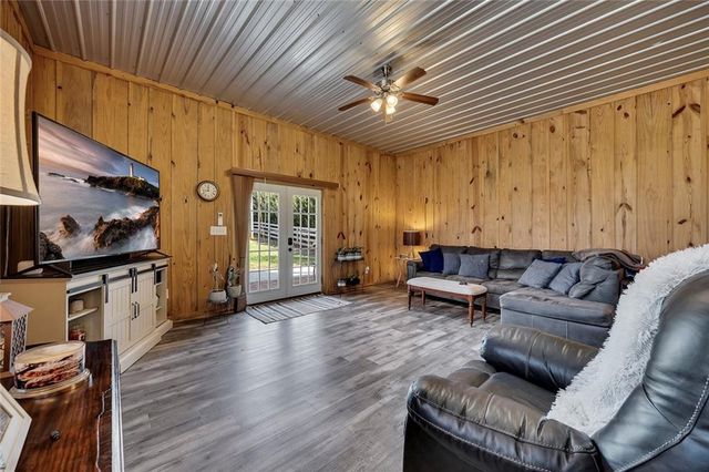 15 Lauren Lane NE, Rydal, GA 30171