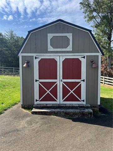 15 Lauren Lane NE, Rydal, GA 30171