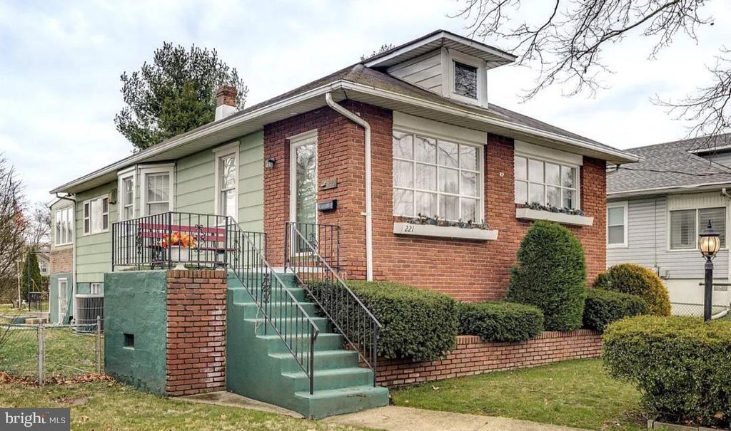 221 GLENWOOD AVE, Cherry Hill, NJ 08002