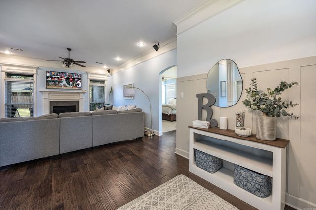 173 Crystal Lake Road, Austin, AR 72002
