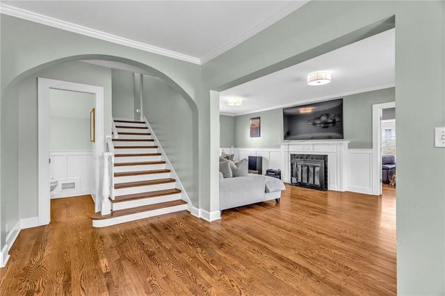 4975 Ward Parkway Boulevard, Kansas City, MO 64112