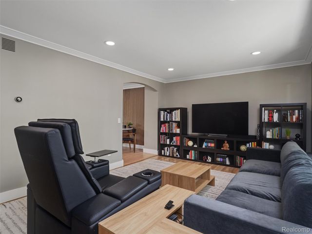 1323 Ruffner Avenue, Birmingham, MI 48009