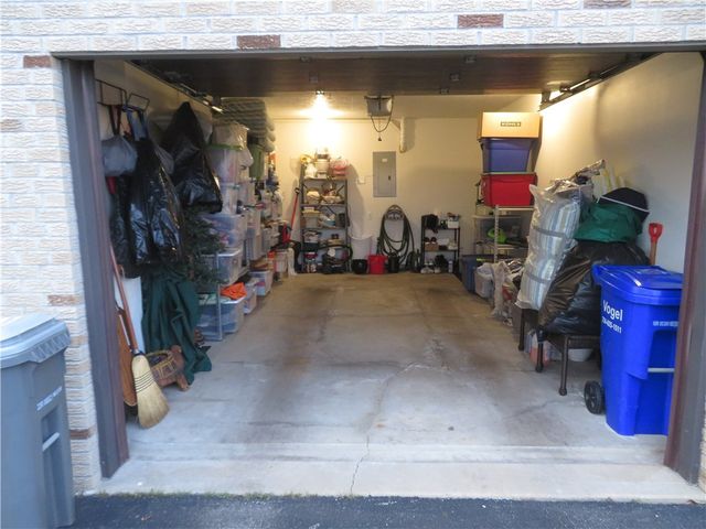 118 Meadowview Dr, Connoquenessing Twp, PA 16053