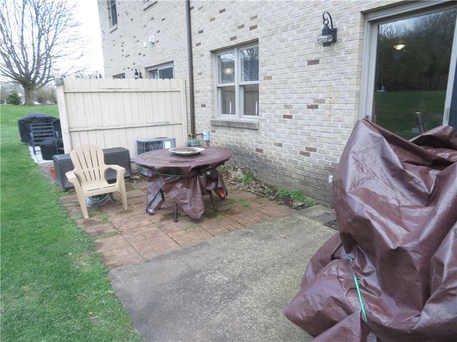 118 Meadowview Dr, Connoquenessing Twp, PA 16053