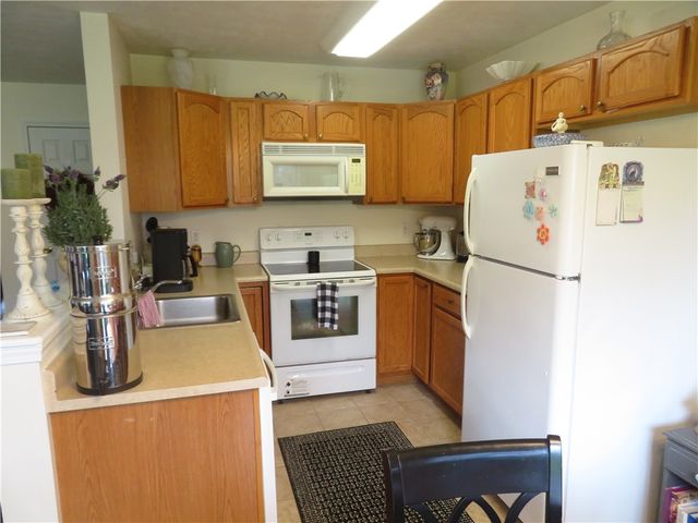 118 Meadowview Dr, Connoquenessing Twp, PA 16053