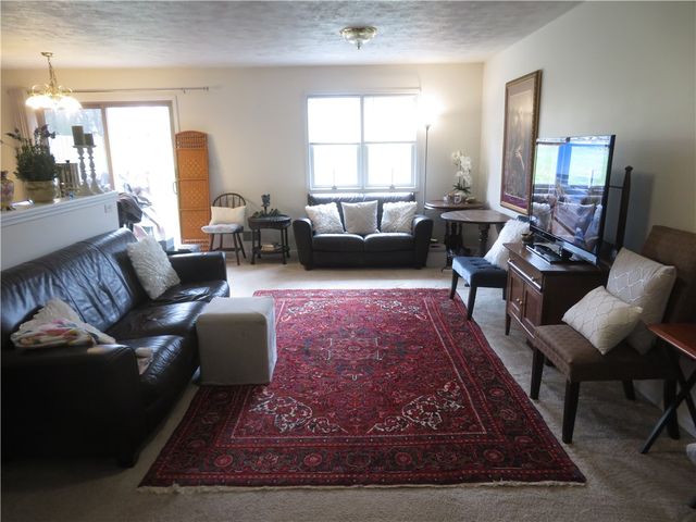 118 Meadowview Dr, Connoquenessing Twp, PA 16053