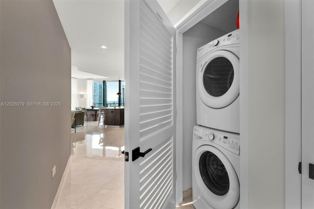 68 SE 6th Street 2612, Miami, FL 33131