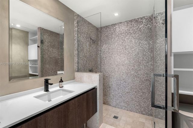 68 SE 6th Street 2612, Miami, FL 33131
