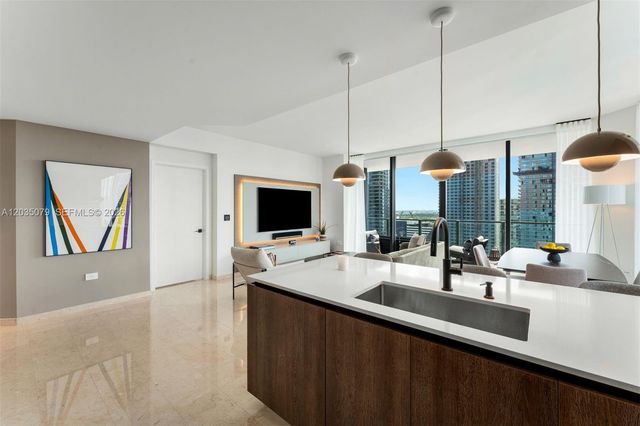 68 SE 6th Street 2612, Miami, FL 33131