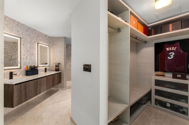68 SE 6th Street 2612, Miami, FL 33131