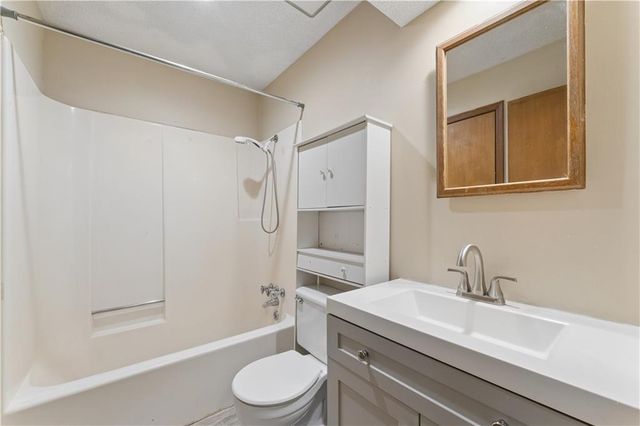 113-115 Brookridge Drive, Harrisonville, MO 64701