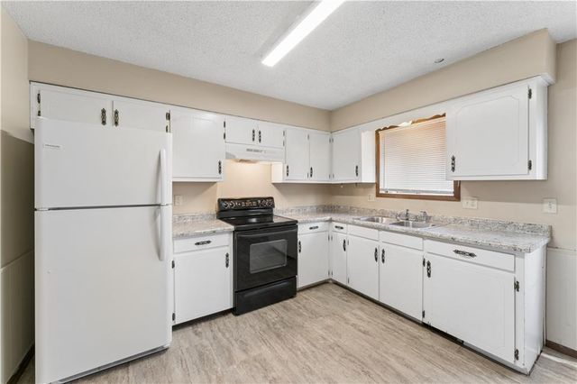 113-115 Brookridge Drive, Harrisonville, MO 64701