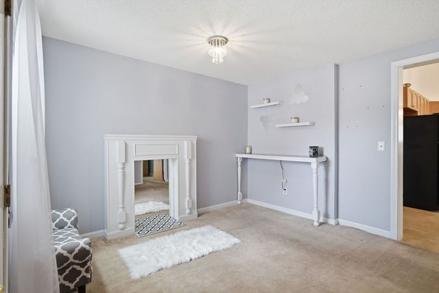 49 West St, Chicopee, MA 01013