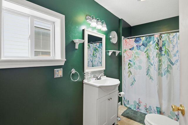 49 West St, Chicopee, MA 01013