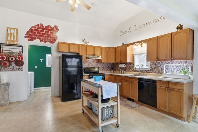 49 West St, Chicopee, MA 01013
