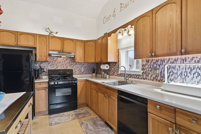 49 West St, Chicopee, MA 01013