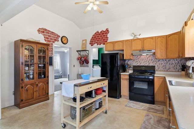 49 West St, Chicopee, MA 01013