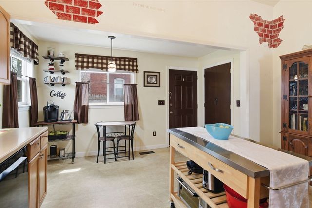 49 West St, Chicopee, MA 01013
