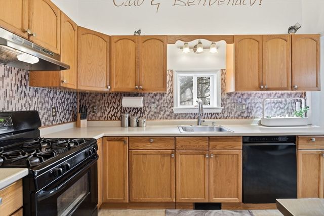 49 West St, Chicopee, MA 01013