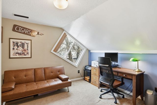 49 West St, Chicopee, MA 01013
