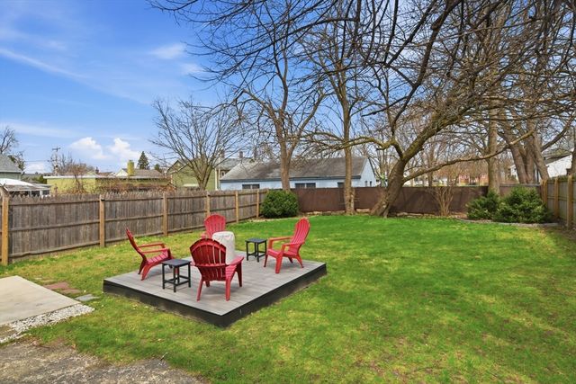 49 West St, Chicopee, MA 01013