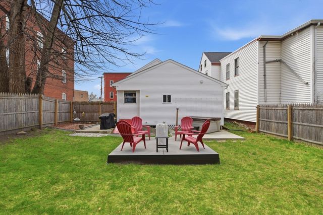 49 West St, Chicopee, MA 01013