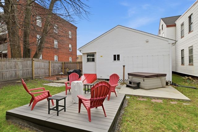 49 West St, Chicopee, MA 01013