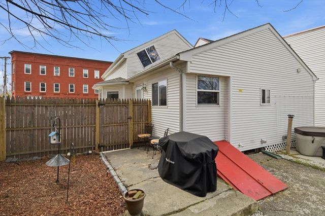 49 West St, Chicopee, MA 01013