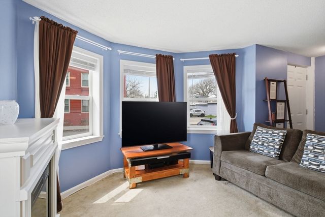 49 West St, Chicopee, MA 01013