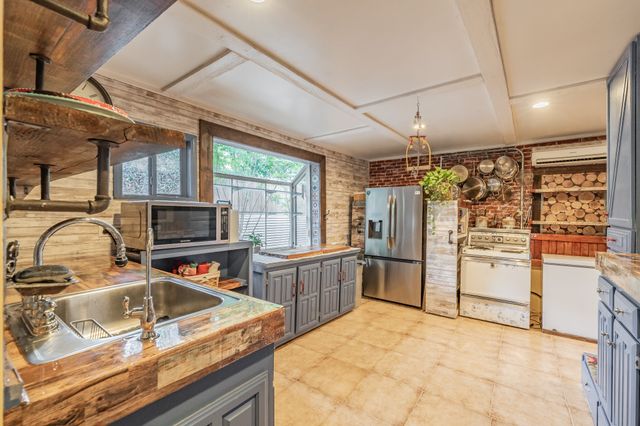 2057 Breezywood Drive, Flower Mound, TX 75022