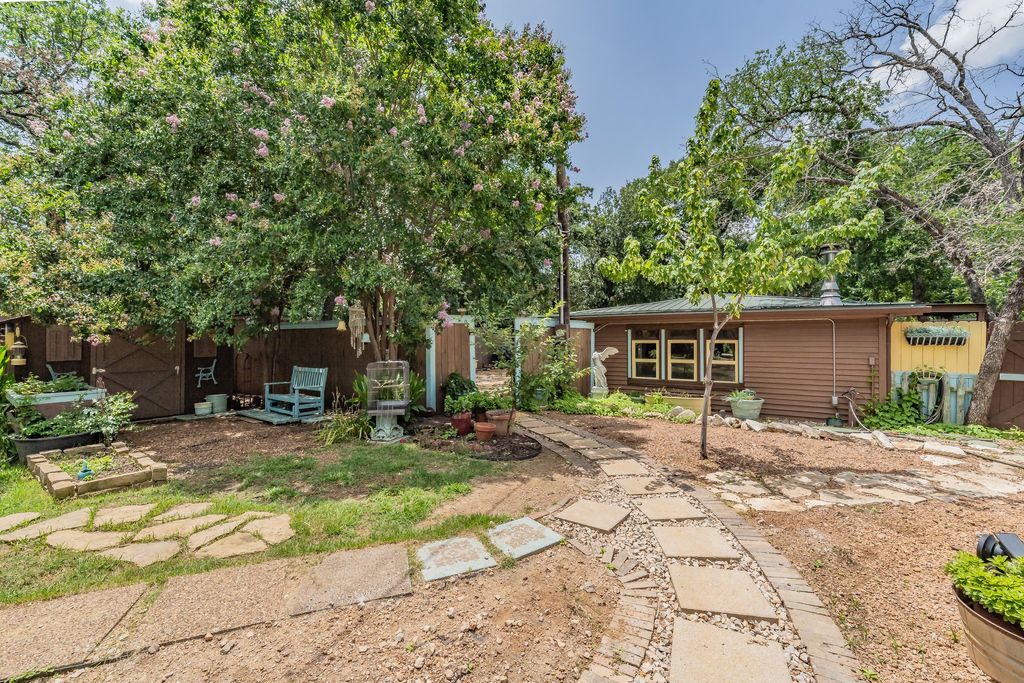 2057 Breezywood Drive, Flower Mound, TX 75022