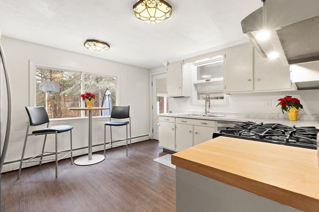 319 Pleasant St, Dunstable, MA 01827