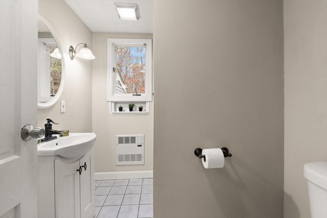 319 Pleasant St, Dunstable, MA 01827