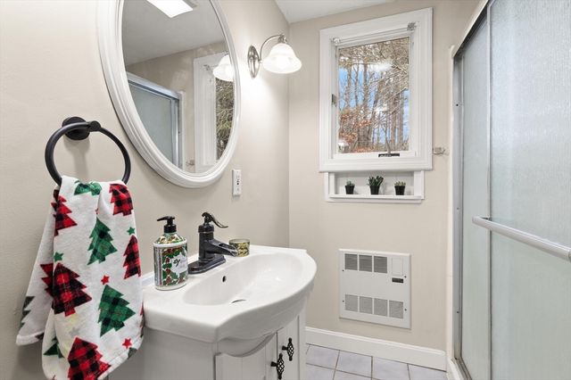 319 Pleasant St, Dunstable, MA 01827