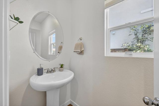 3159 Declaration Ave, Lincoln, CA 95648