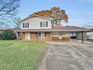 9033 Craigmont Road SW, Huntsville, AL 35802