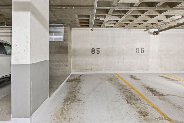 566 Commonwealth 608, Boston, MA 02215