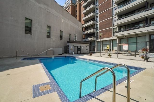 566 Commonwealth 608, Boston, MA 02215