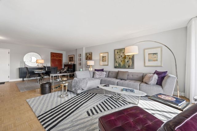 566 Commonwealth 608, Boston, MA 02215