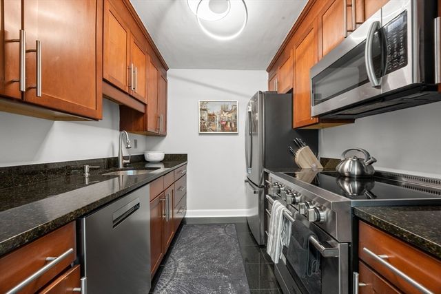 566 Commonwealth 608, Boston, MA 02215
