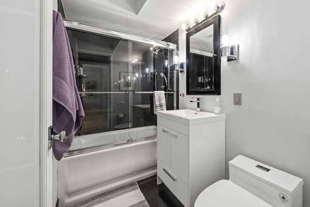 566 Commonwealth 608, Boston, MA 02215