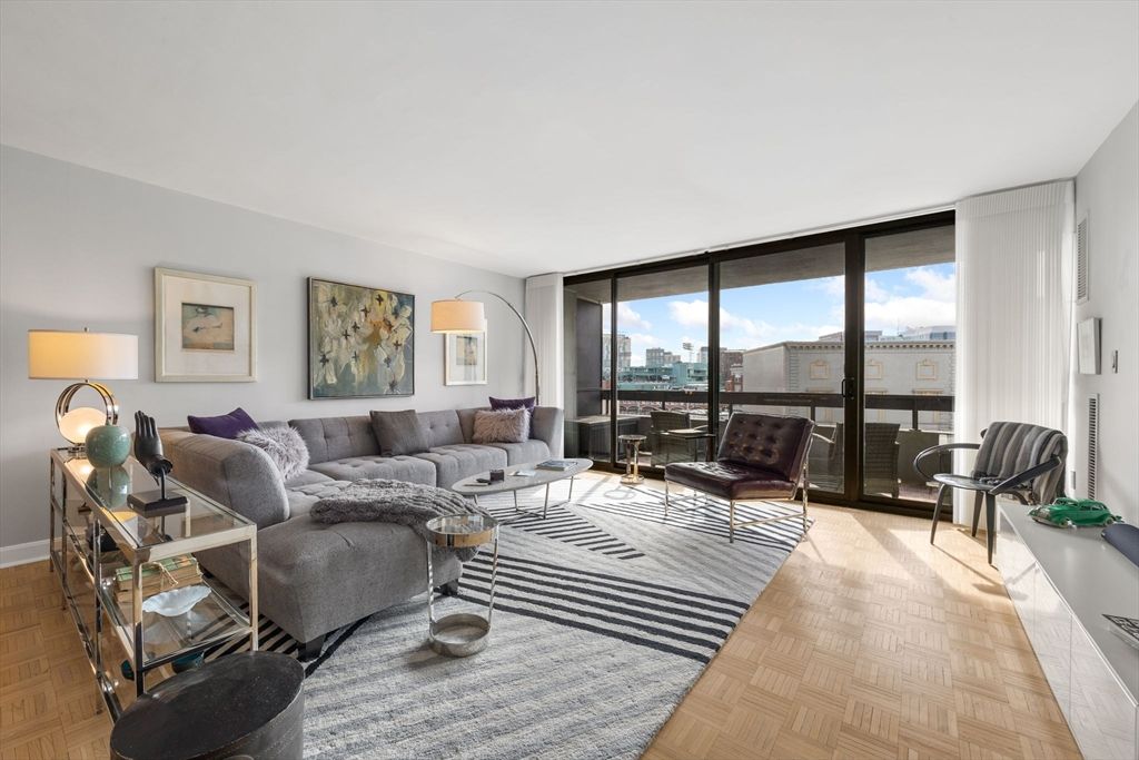 566 Commonwealth 608, Boston, MA 02215