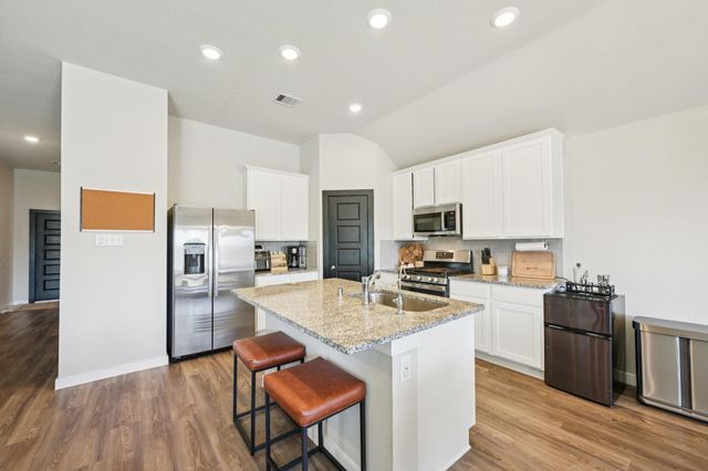 1217 Filly Creek Drive, Alvin, TX 77511