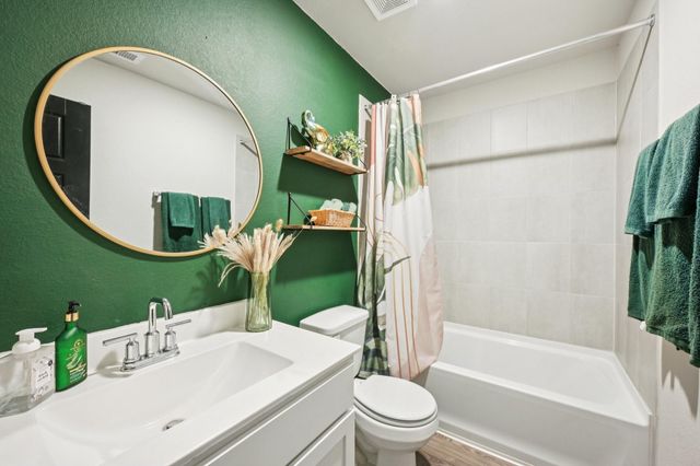 1217 Filly Creek Drive, Alvin, TX 77511