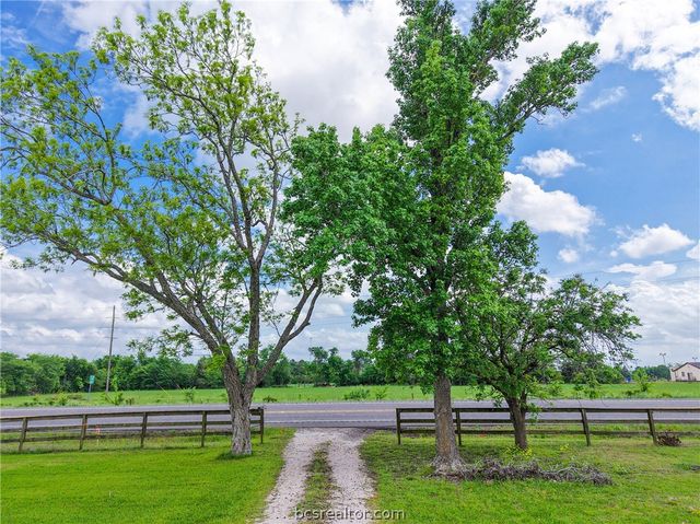 15989 State Highway 30, Richards, TX 77873