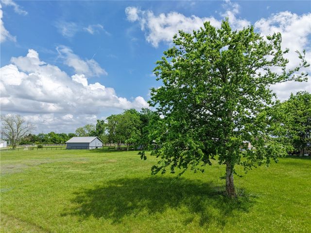 15989 State Highway 30, Richards, TX 77873