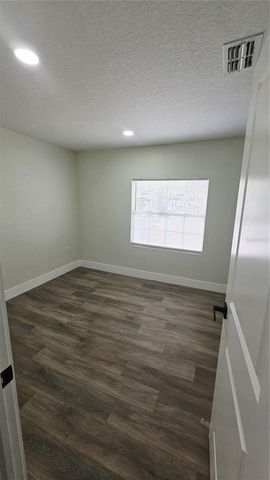 8419 N OLA AVENUE, Tampa, FL 33604